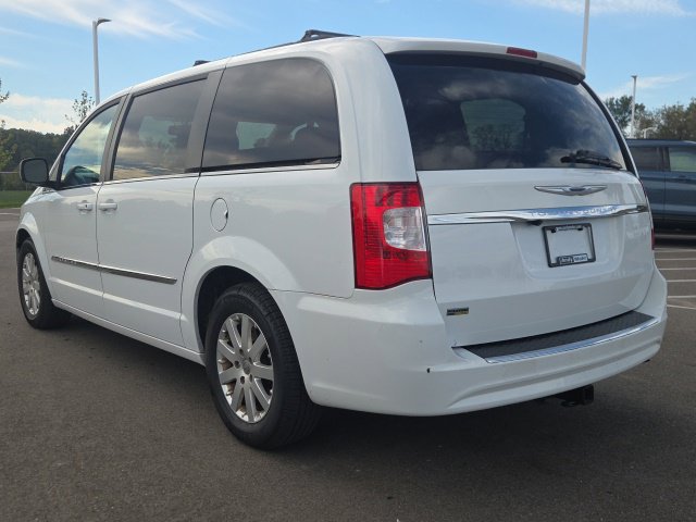 Used 2016 Chrysler Town & Country Touring FWD image 13