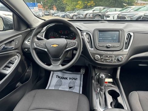 Used 2017 Chevrolet Malibu LT FWD image 23