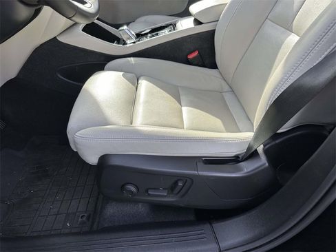 Used 2024 Volvo XC40 B5 Plus w/ Protection Package Premier image 17