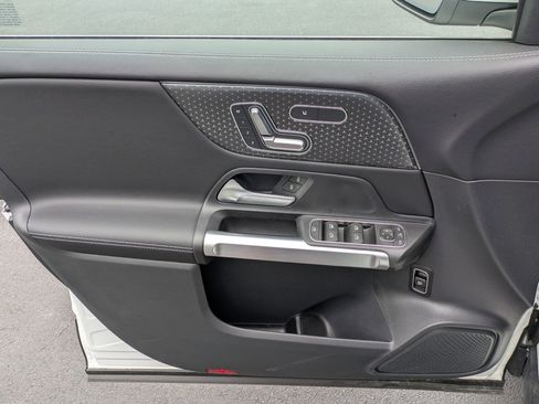 New 2025 Mercedes-Benz GLB 250 image 14