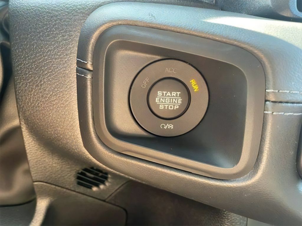 New 2025 Jeep Wrangler Unlimited Sahara AWD/4WD image 28
