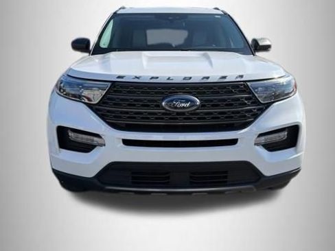 Used 2021 Ford Explorer XLT w/ Equipment Group 202A image 9