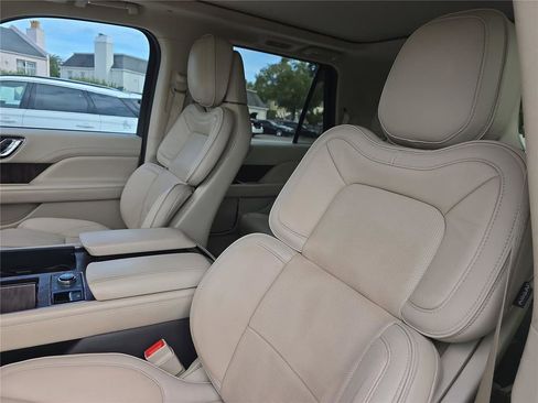 Used 2018 Lincoln Navigator Reserve w/ Technology Package image 21