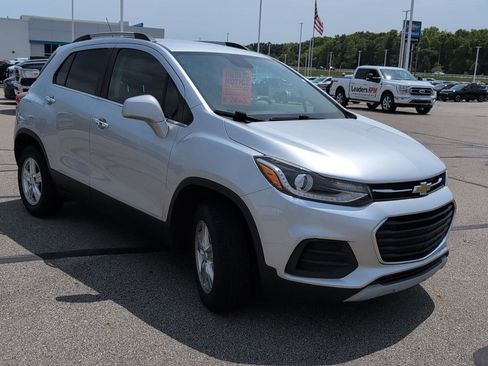 Used 2018 Chevrolet Trax LT w/ LT Convenience Package AWD/4WD image 10