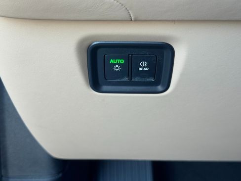 Used 2024 Porsche Cayenne Turbo image 19