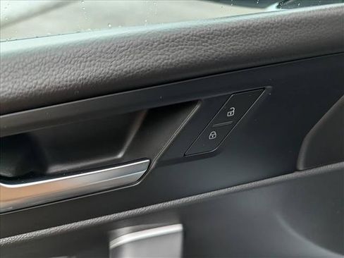 Certified 2025 Volkswagen Jetta SE w/ Sunroof Package FWD image 26