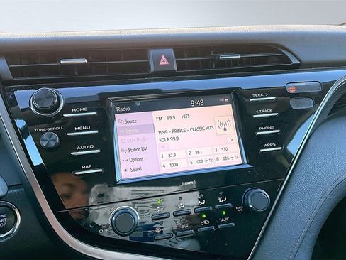 Used 2020 Toyota Camry LE image 7