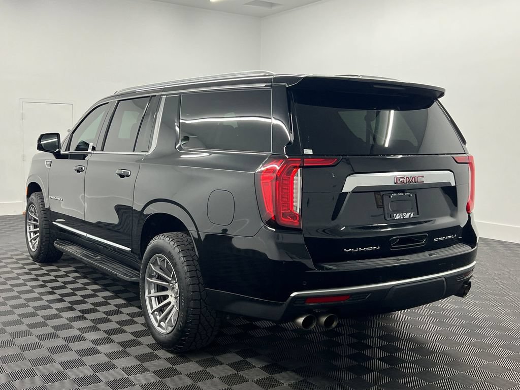 Used 2024 GMC Yukon XL Denali AWD/4WD image 3