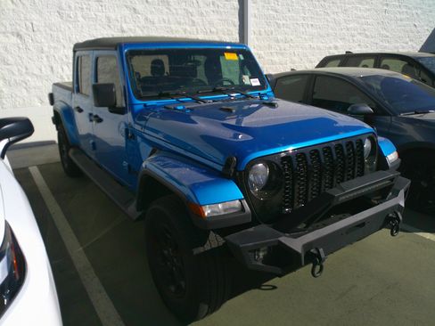 Used 2022 Jeep Gladiator Sport image 3