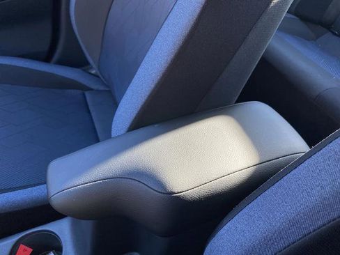 New 2025 Nissan Versa SV w/ Trunk Package FWD image 17