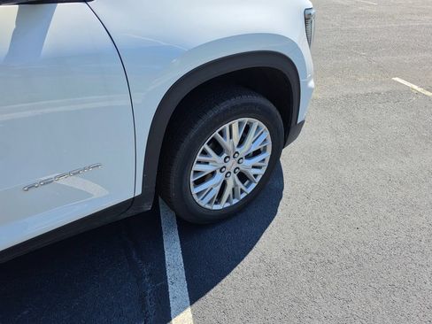 Used 2026 GMC Acadia Elevation w/ Elevation Premium Package FWD image 8