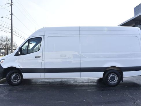 Used 2024 Mercedes-Benz Sprinter 2500 image 2
