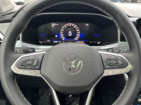 New 2026 Volkswagen Taos SE image 22