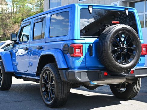 Used 2024 Jeep Wrangler Unlimited Sahara AWD/4WD image 3