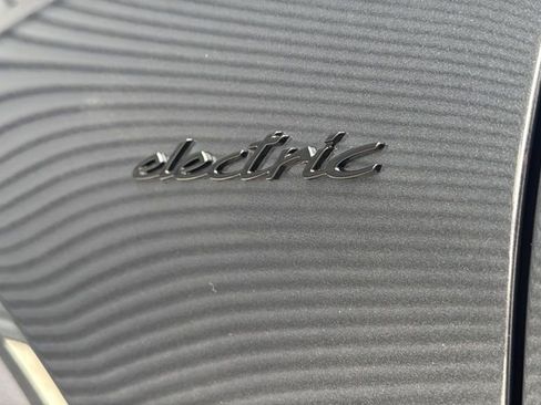 Certified 2025 Porsche Macan Electric image 22