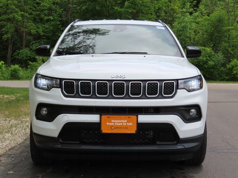 Used 2023 Jeep Compass Latitude AWD/4WD image 4