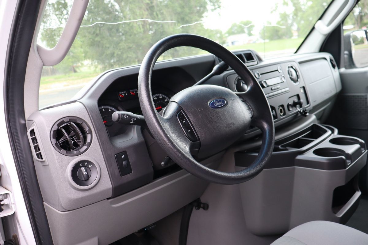 Used 2010 Ford E-350 and Econoline 350 XLT RWD image 15