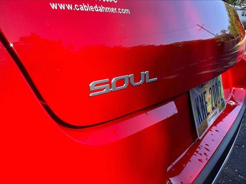 Used 2025 Kia Soul LX w/ LX Technology Package FWD image 32