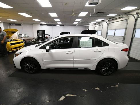 Used 2024 Toyota Corolla SE FWD image 12