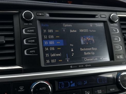 Used 2019 Toyota Highlander XLE AWD/4WD image 18