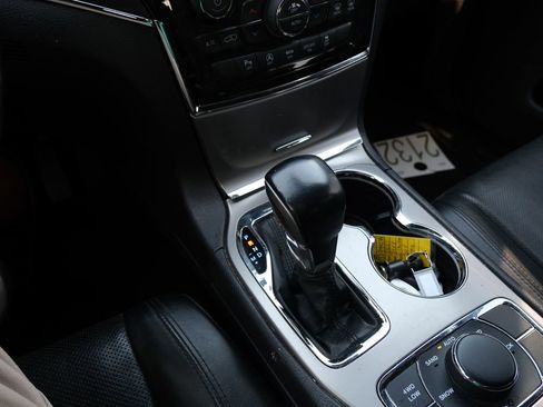 Used 2021 Jeep Grand Cherokee Limited w/ Luxury Group II image 13