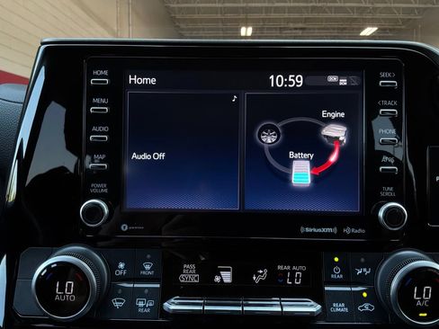 Used 2022 Toyota Highlander LE AWD/4WD image 31