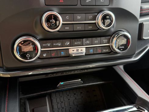 Used 2022 Ford Expedition Max Limited AWD/4WD image 21
