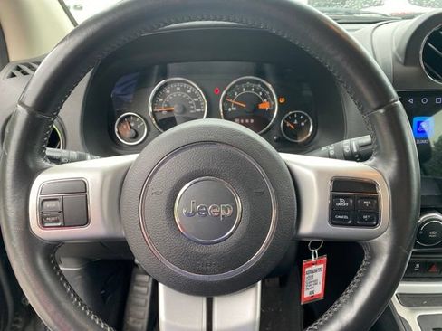 Used 2016 Jeep Compass Latitude FWD image 17