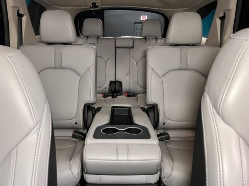 Used 2025 Honda Pilot Touring image 24