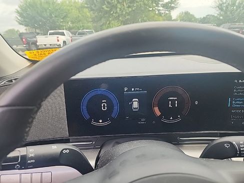 Used 2025 Hyundai Kona SEL FWD image 5