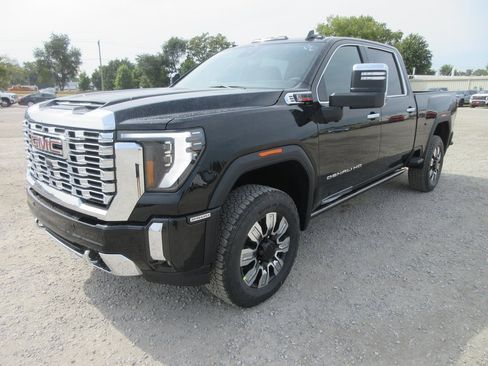 New 2026 GMC Sierra 2500 Denali w/ Denali Reserve Package image 11