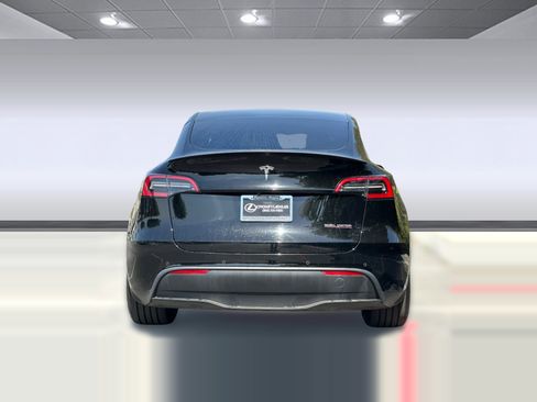 Used 2022 Tesla Model Y Performance AWD/4WD image 9