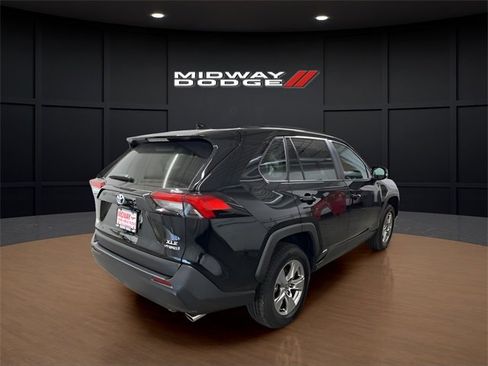 Used 2024 Toyota RAV4 XLE image 4