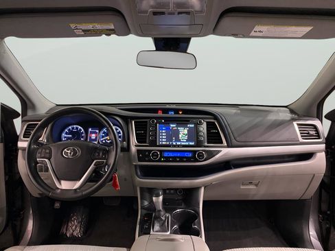 Used 2017 Toyota Highlander Plus image 12