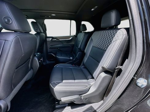 Used 2024 GMC Acadia Denali w/ Super Cruise Package FWD image 26