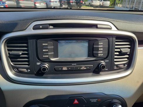 Used 2018 Kia Sorento FWD V6 image 31