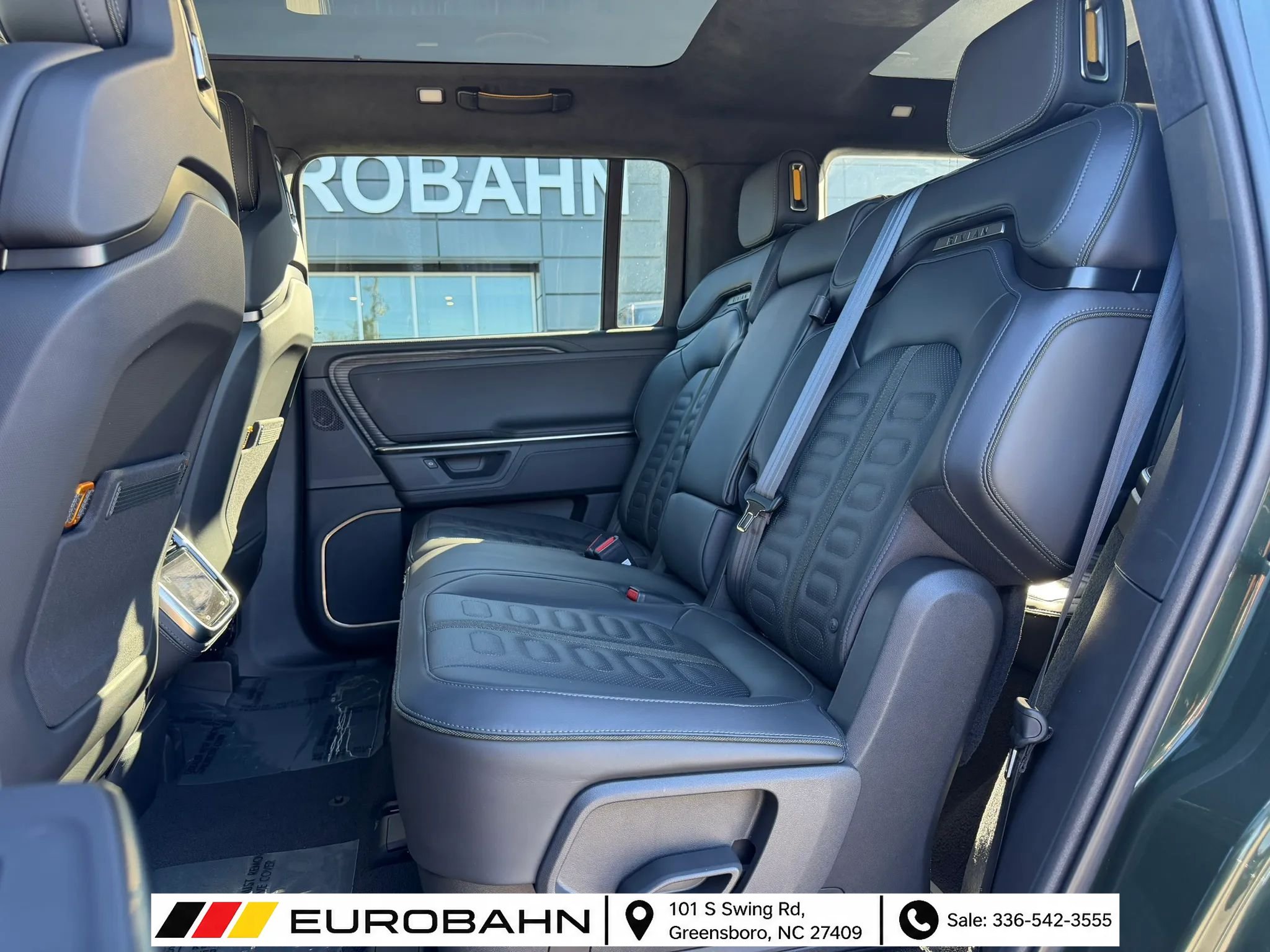 Used 2025 Rivian R1S Adventure Dual AWD/4WD image 8