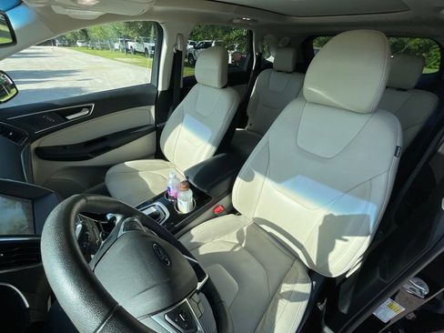 Used 2018 Ford Edge Titanium w/ Equipment Group 302A FWD image 10
