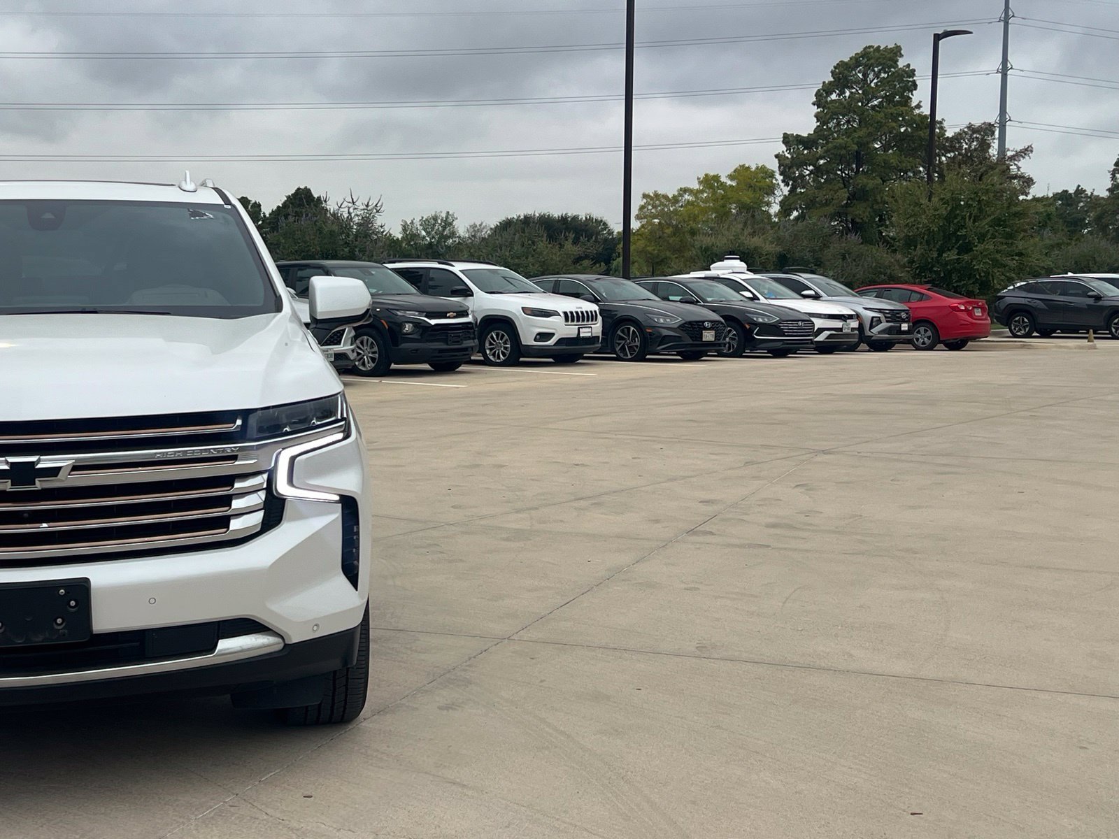 Used 2021 Chevrolet Tahoe High Country w/ Premium Package AWD/4WD image 3