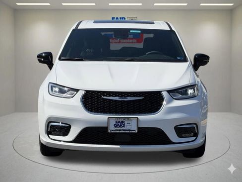 New 2026 Chrysler Pacifica Select image 3