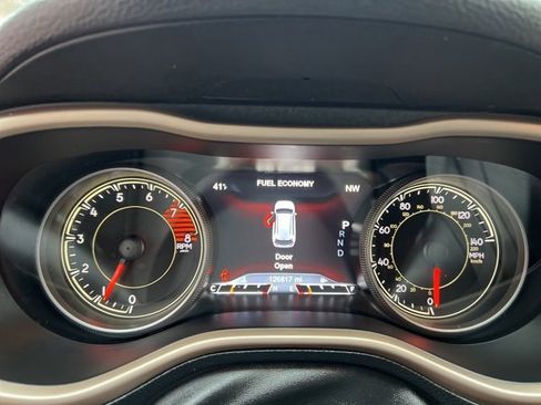 Used 2017 Jeep Cherokee Limited image 23