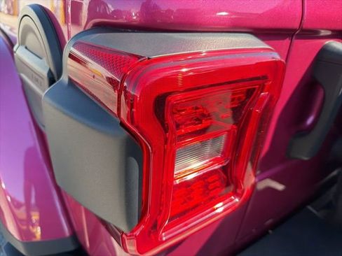 Used 2024 Jeep Wrangler Sahara w/ Technology Group image 7