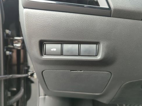New 2026 Nissan Sentra SR w/ SR Premium Package FWD image 33