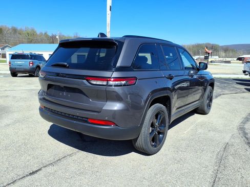 Used 2023 Jeep Grand Cherokee Altitude AWD/4WD image 3