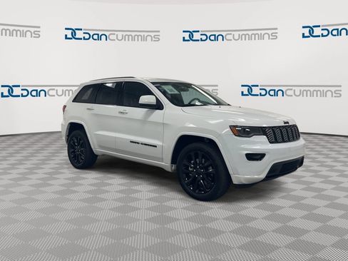 Used 2021 Jeep Grand Cherokee Laredo X AWD/4WD image 2
