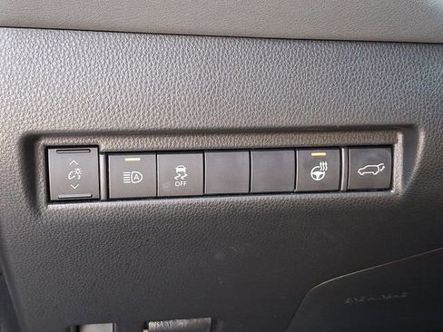 Used 2021 Toyota Venza XLE w/ Softex Package AWD/4WD image 30
