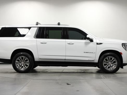 Used 2021 GMC Yukon XL Denali image 3