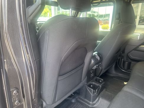 Used 2020 Jeep Wrangler Unlimited Sahara AWD/4WD image 19
