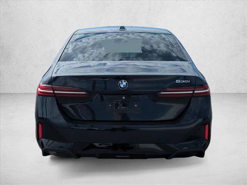 Used 2025 BMW 530i w/ M Sport Package RWD image 7