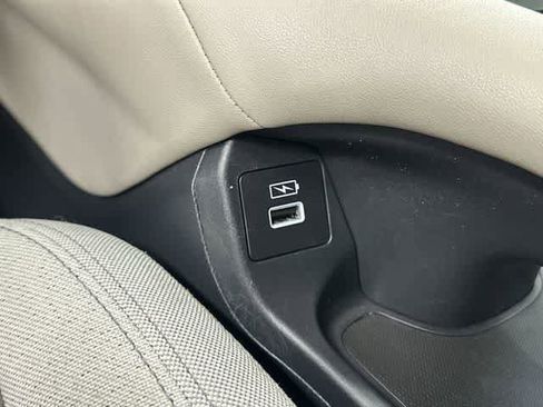 Certified 2023 Honda HR-V LX image 25